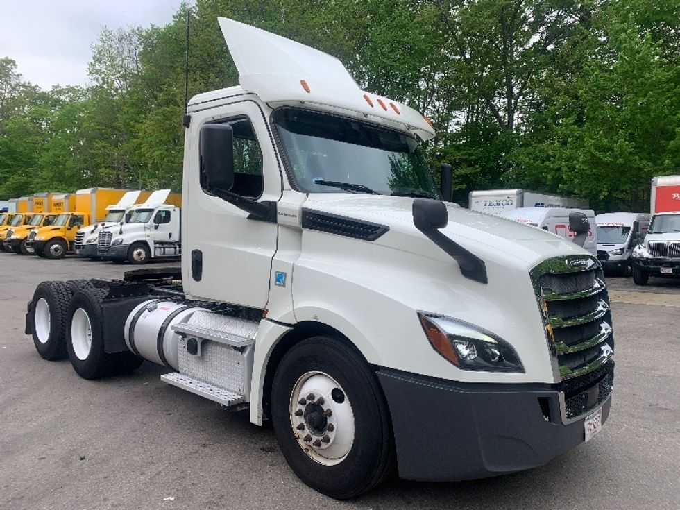 Day Cab Tractor-Heavy Duty Tractors-Freightliner-2019-T12664ST-Franklin-MA-316,383\n\t\tmiles-$ 45,750 - Image 1
