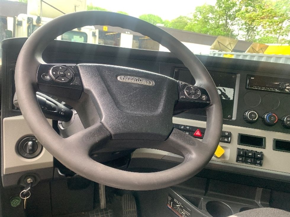 Day Cab Tractor-Heavy Duty Tractors-Freightliner-2019-T12664ST-Franklin-MA-316,383\n\t\tmiles-$ 45,750 - Image 11