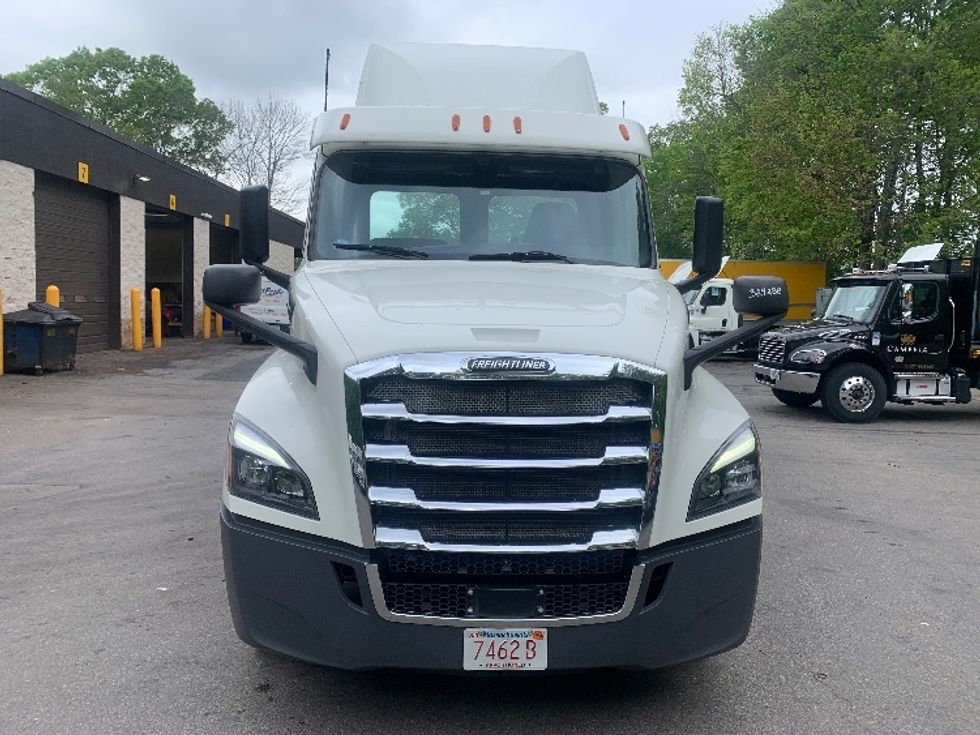 Day Cab Tractor-Heavy Duty Tractors-Freightliner-2019-T12664ST-Franklin-MA-316,383\n\t\tmiles-$ 45,750 - Image 2