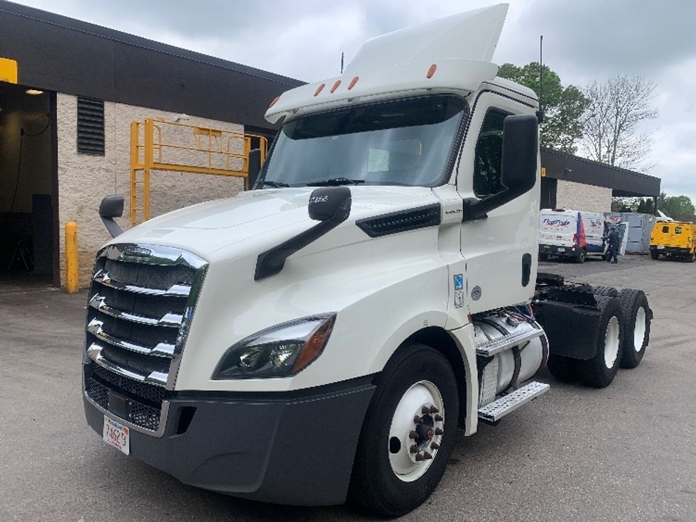 Day Cab Tractor-Heavy Duty Tractors-Freightliner-2019-T12664ST-Franklin-MA-316,383\n\t\tmiles-$ 45,750 - Image 3