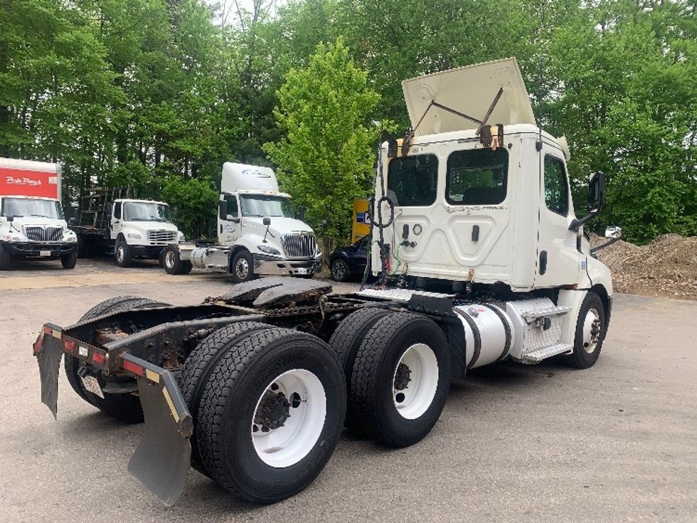 Day Cab Tractor-Heavy Duty Tractors-Freightliner-2019-T12664ST-Franklin-MA-316,383\n\t\tmiles-$ 45,750 - Image 7