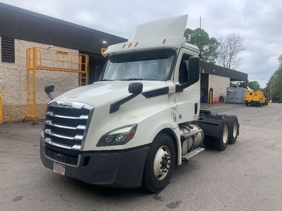 Day Cab Tractor-Heavy Duty Tractors-Freightliner-2019-T12664ST-Franklin-MA-319,947\n\t\tmiles-$ 45,250 - Image 3