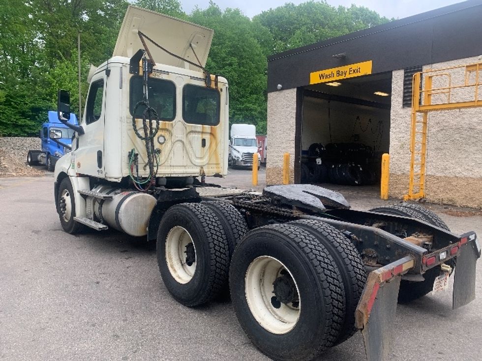 Day Cab Tractor-Heavy Duty Tractors-Freightliner-2019-T12664ST-Franklin-MA-319,947\n\t\tmiles-$ 45,250 - Image 5