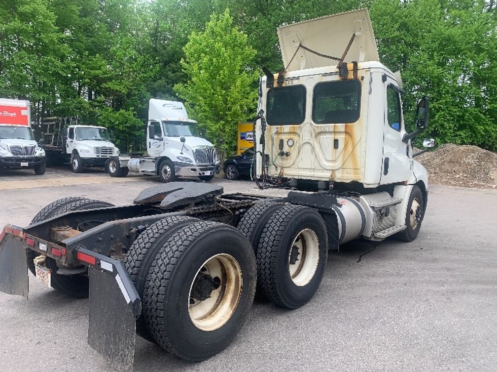 Day Cab Tractor-Heavy Duty Tractors-Freightliner-2019-T12664ST-Franklin-MA-319,947\n\t\tmiles-$ 45,250 - Image 7