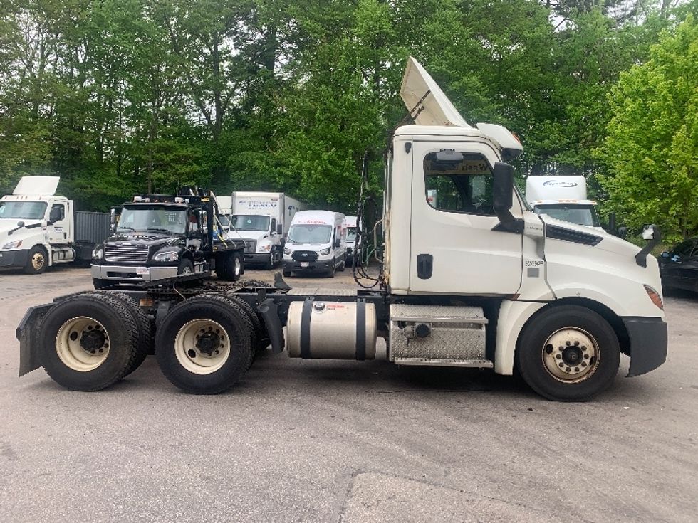 Day Cab Tractor-Heavy Duty Tractors-Freightliner-2019-T12664ST-Franklin-MA-319,947\n\t\tmiles-$ 45,250 - Image 8