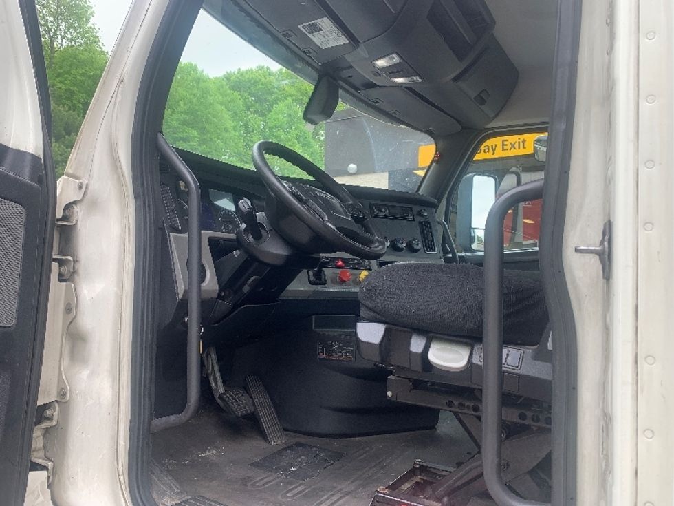 Day Cab Tractor-Heavy Duty Tractors-Freightliner-2019-T12664ST-Franklin-MA-319,947\n\t\tmiles-$ 45,250 - Image 9