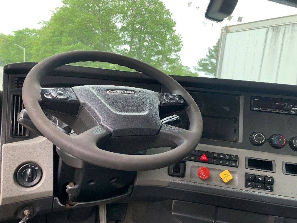 Day Cab Tractor-Heavy Duty Tractors-Freightliner-2019-T12664ST-Franklin-MA-392,312\n\t\tmiles-$ 34,250 - Image 11