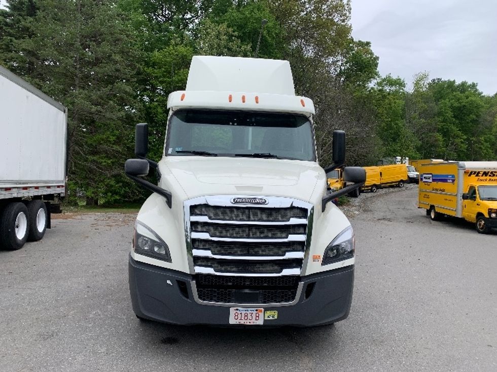 Day Cab Tractor-Heavy Duty Tractors-Freightliner-2019-T12664ST-Franklin-MA-392,312\n\t\tmiles-$ 34,250 - Image 2