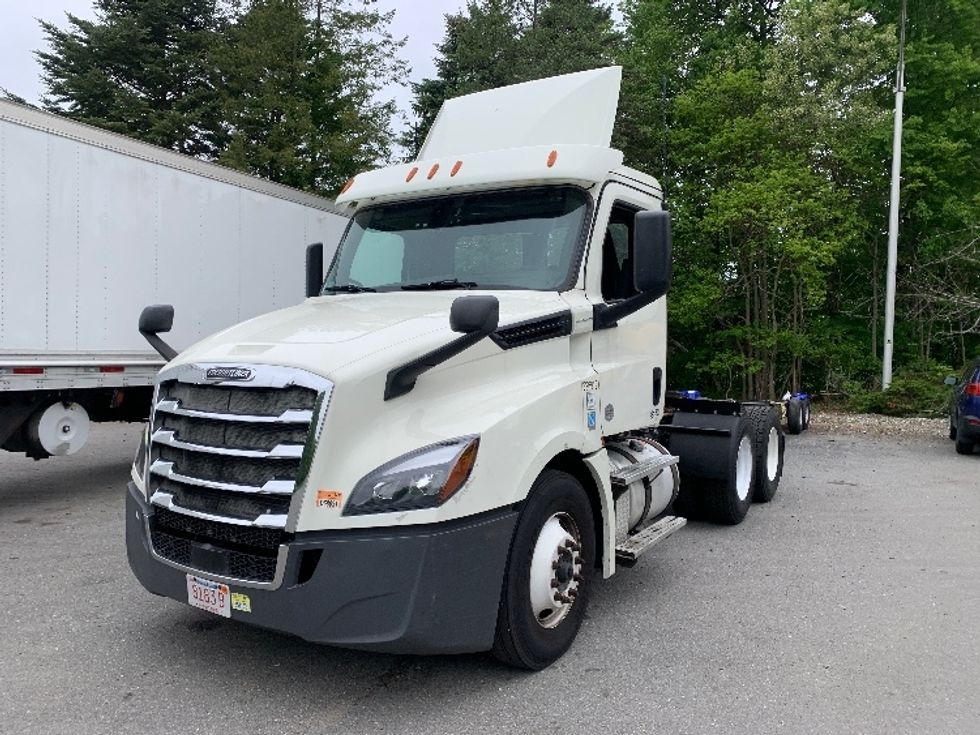 Day Cab Tractor-Heavy Duty Tractors-Freightliner-2019-T12664ST-Franklin-MA-392,312\n\t\tmiles-$ 34,250 - Image 3