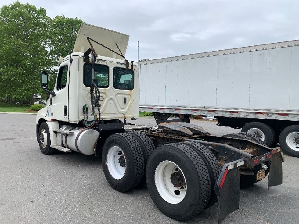 Day Cab Tractor-Heavy Duty Tractors-Freightliner-2019-T12664ST-Franklin-MA-392,312\n\t\tmiles-$ 34,250 - Image 5