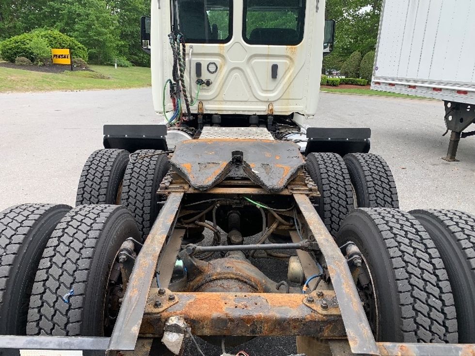 Day Cab Tractor-Heavy Duty Tractors-Freightliner-2019-T12664ST-Franklin-MA-392,312\n\t\tmiles-$ 34,250 - Image 6