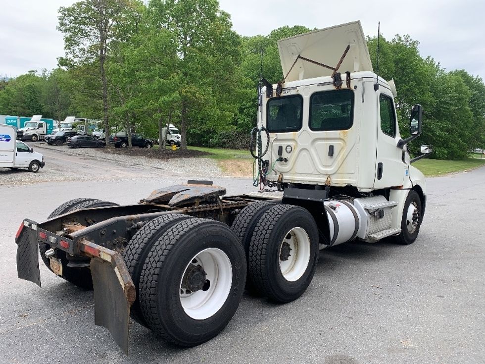 Day Cab Tractor-Heavy Duty Tractors-Freightliner-2019-T12664ST-Franklin-MA-392,312\n\t\tmiles-$ 34,250 - Image 7