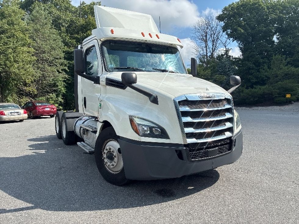 Day Cab Tractor-Heavy Duty Tractors-Freightliner-2019-T12664ST-Franklin-MA-454,536\n\t\tmiles-$ 39,000 - Image 1