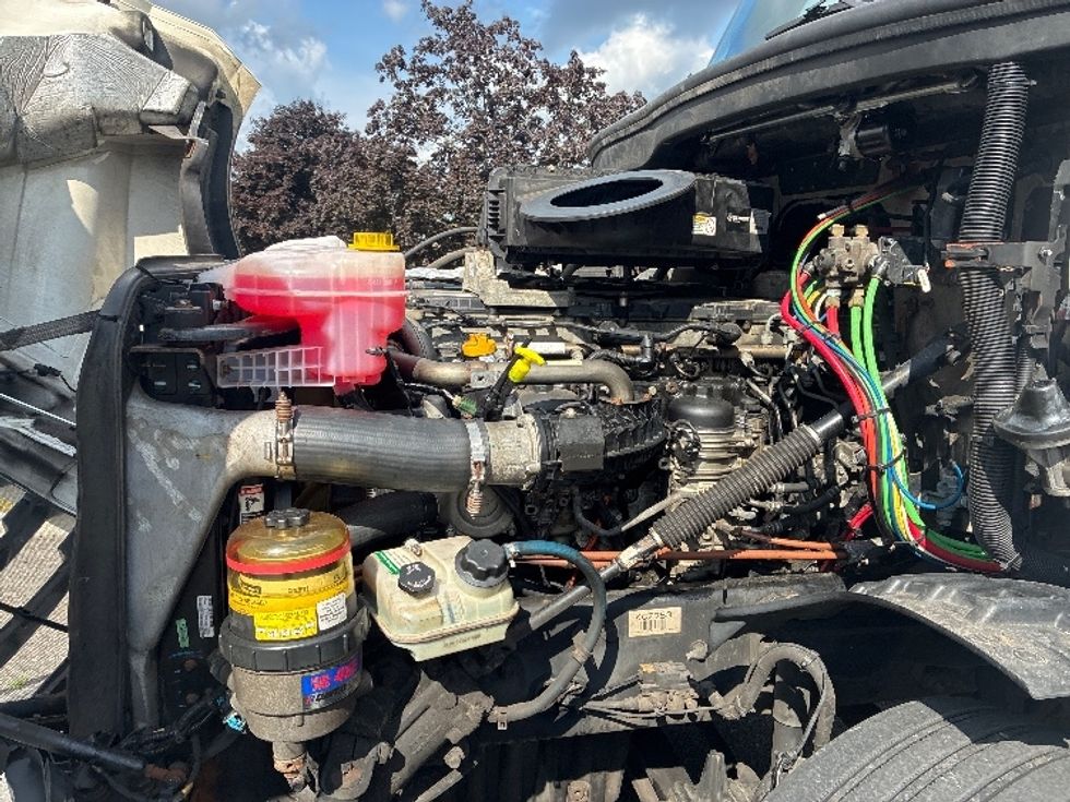 Day Cab Tractor-Heavy Duty Tractors-Freightliner-2019-T12664ST-Franklin-MA-454,536\n\t\tmiles-$ 39,000 - Image 16