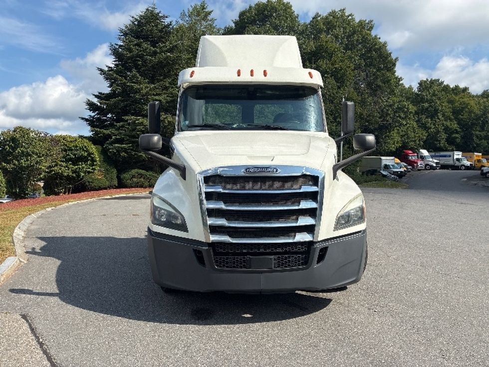 Day Cab Tractor-Heavy Duty Tractors-Freightliner-2019-T12664ST-Franklin-MA-454,536\n\t\tmiles-$ 39,000 - Image 2