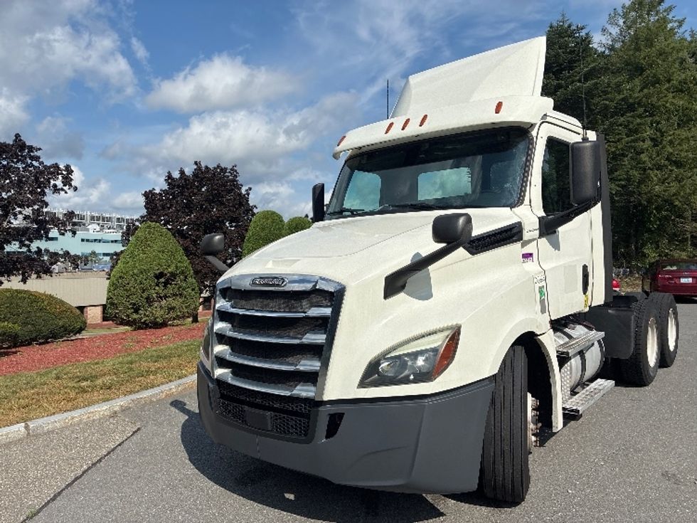 Day Cab Tractor-Heavy Duty Tractors-Freightliner-2019-T12664ST-Franklin-MA-454,536\n\t\tmiles-$ 39,000 - Image 3