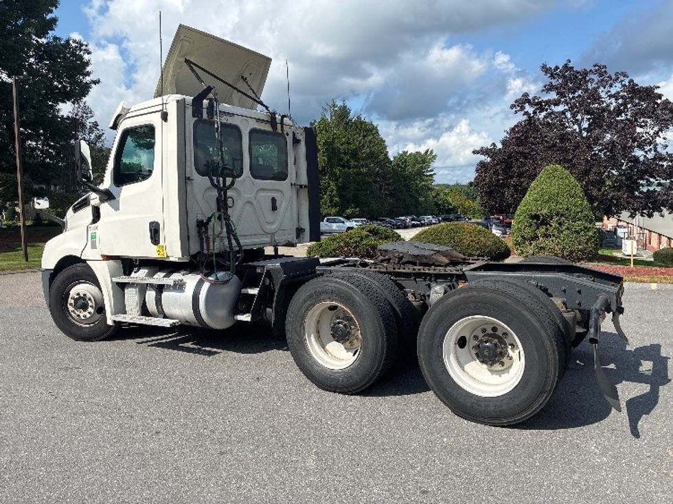 Day Cab Tractor-Heavy Duty Tractors-Freightliner-2019-T12664ST-Franklin-MA-454,536\n\t\tmiles-$ 39,000 - Image 5