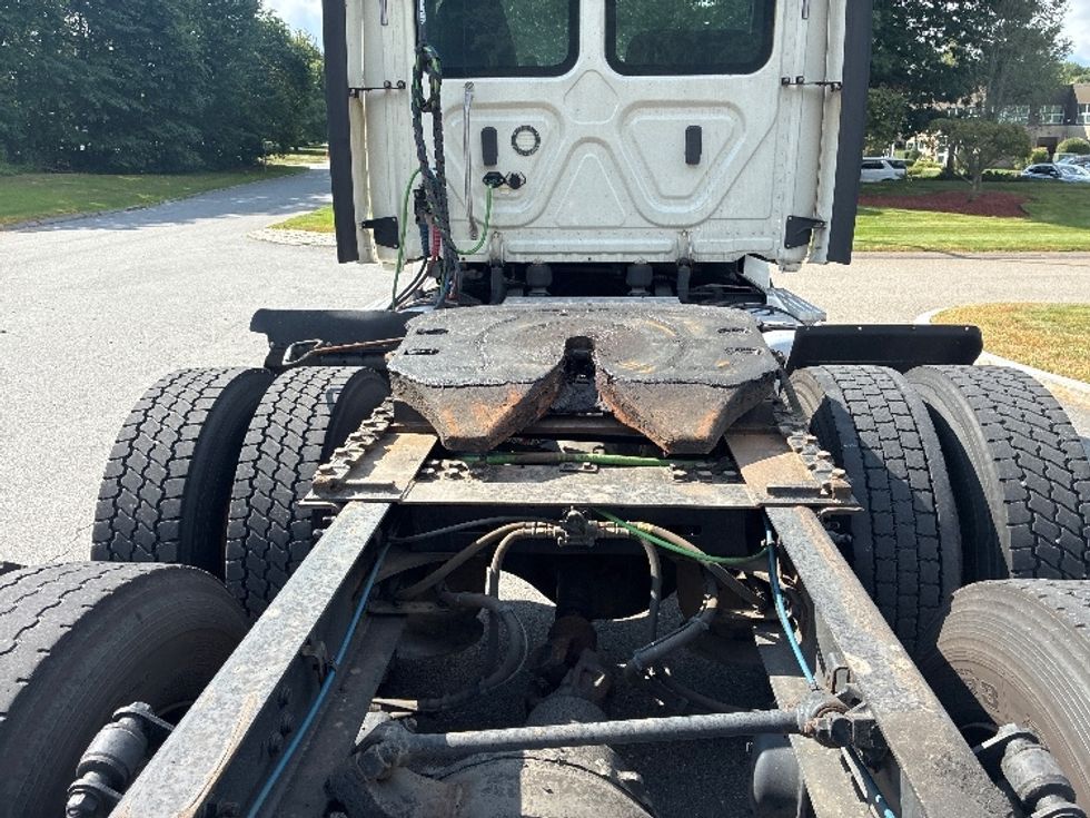 Day Cab Tractor-Heavy Duty Tractors-Freightliner-2019-T12664ST-Franklin-MA-454,536\n\t\tmiles-$ 39,000 - Image 6