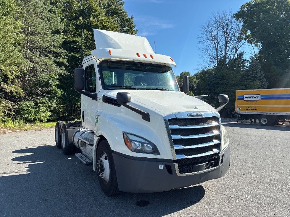 Day Cab Tractor-Heavy Duty Tractors-Freightliner-2019-T12664ST-Franklin-MA-473,491\n\t\tmiles-$ 38,750 - Image 1