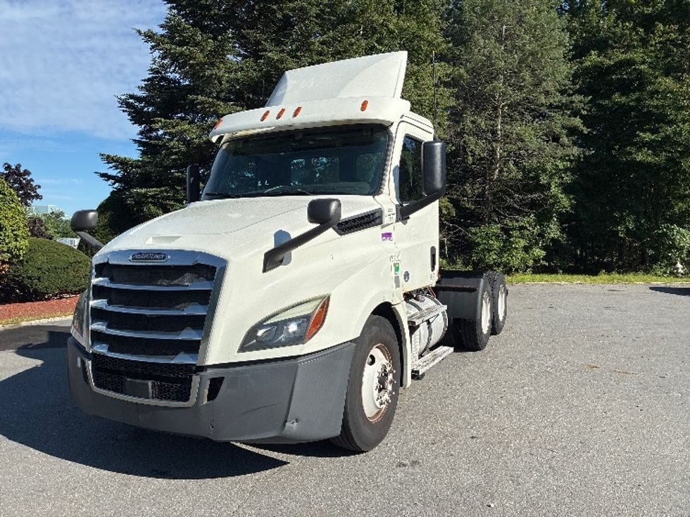 Day Cab Tractor-Heavy Duty Tractors-Freightliner-2019-T12664ST-Franklin-MA-473,491\n\t\tmiles-$ 38,750 - Image 3