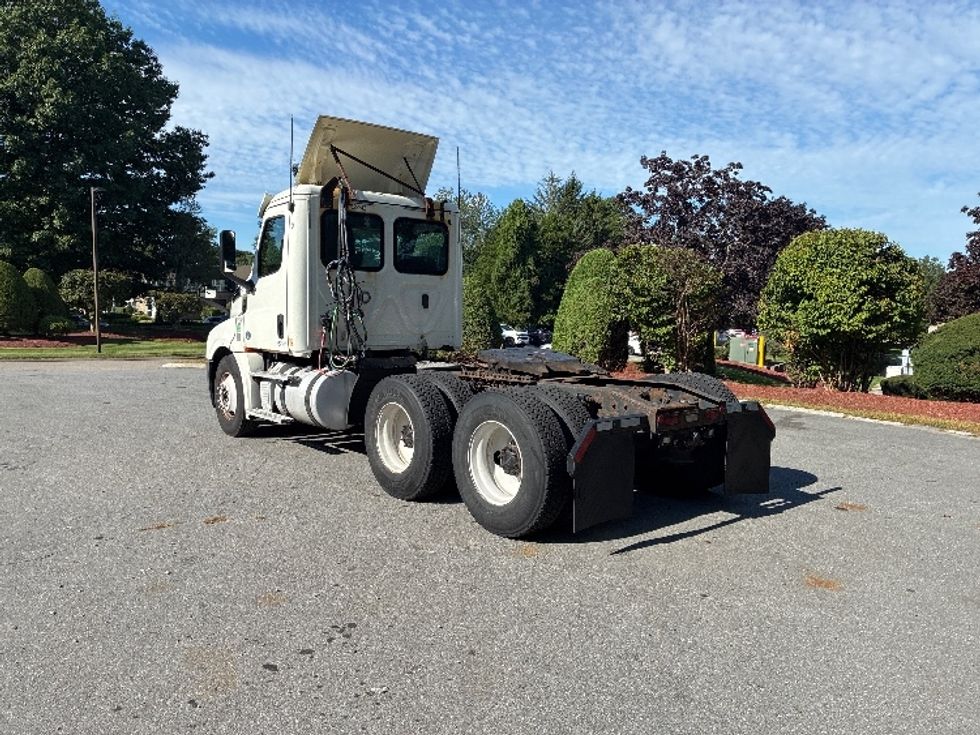 Day Cab Tractor-Heavy Duty Tractors-Freightliner-2019-T12664ST-Franklin-MA-473,491\n\t\tmiles-$ 38,750 - Image 5