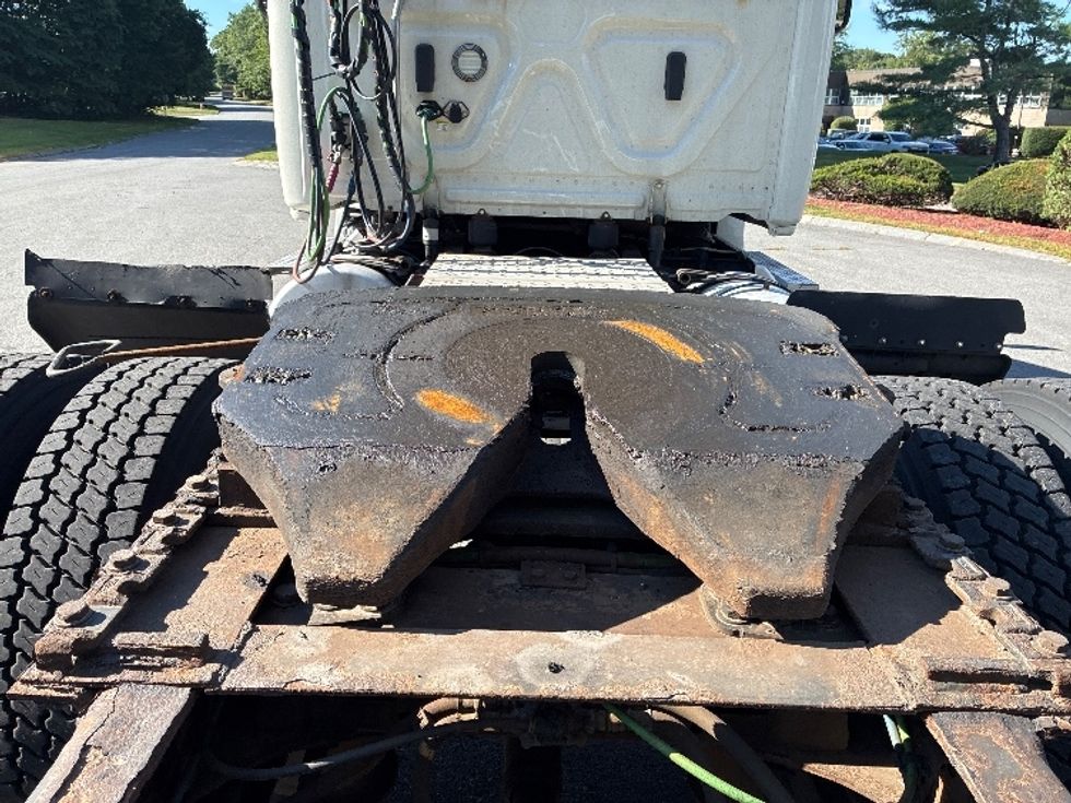 Day Cab Tractor-Heavy Duty Tractors-Freightliner-2019-T12664ST-Franklin-MA-473,491\n\t\tmiles-$ 38,750 - Image 6