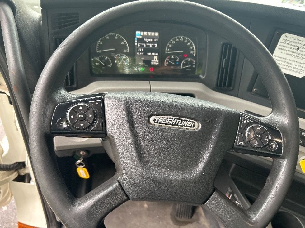 Day Cab Tractor-Heavy Duty Tractors-Freightliner-2019-T12664ST-Franklin-MA-509,318\n\t\tmiles-$ 33,500 - Image 11