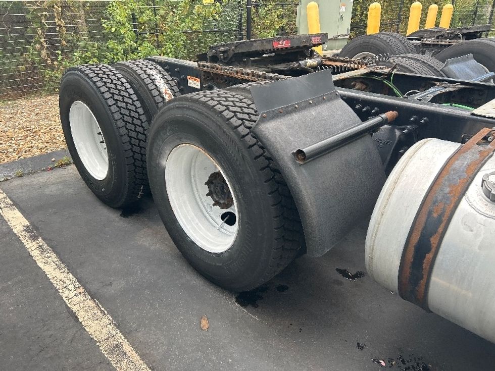 Day Cab Tractor-Heavy Duty Tractors-Freightliner-2019-T12664ST-Franklin-MA-509,318\n\t\tmiles-$ 33,500 - Image 15