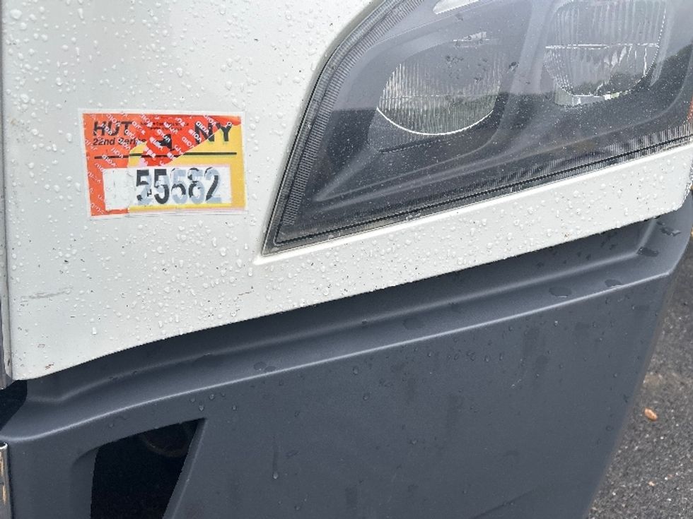 Day Cab Tractor-Heavy Duty Tractors-Freightliner-2019-T12664ST-Franklin-MA-509,318\n\t\tmiles-$ 33,500 - Image 18