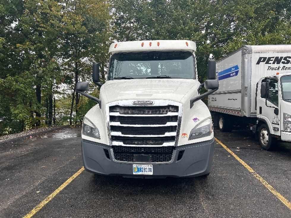 Day Cab Tractor-Heavy Duty Tractors-Freightliner-2019-T12664ST-Franklin-MA-509,318\n\t\tmiles-$ 33,500 - Image 2