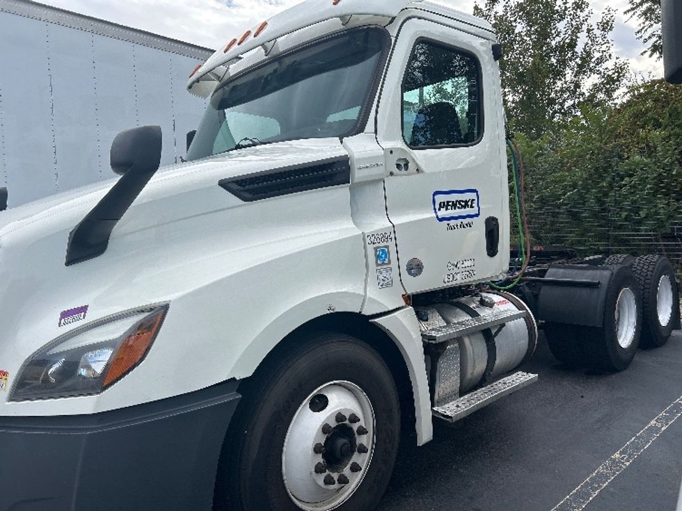 Day Cab Tractor-Heavy Duty Tractors-Freightliner-2019-T12664ST-Franklin-MA-509,318\n\t\tmiles-$ 33,500 - Image 4
