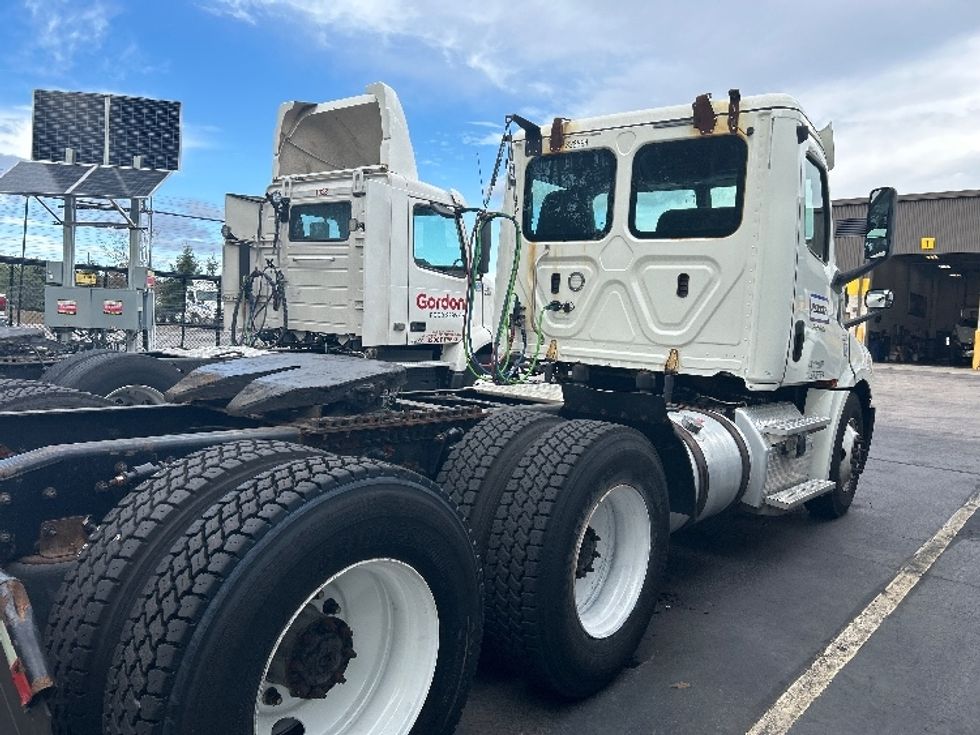 Day Cab Tractor-Heavy Duty Tractors-Freightliner-2019-T12664ST-Franklin-MA-509,318\n\t\tmiles-$ 33,500 - Image 8