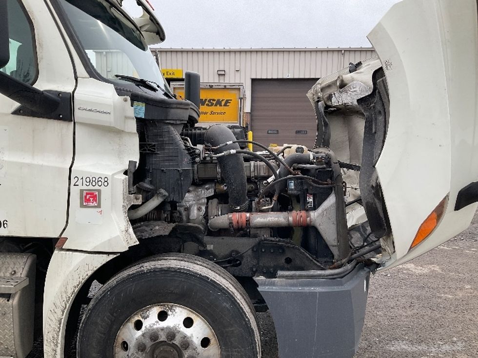 Day Cab Tractor-Heavy Duty Tractors-Freightliner-2019-T12664ST-Fredonia-NY-255,649\n\t\tmiles-$ 52,250 - Image 15