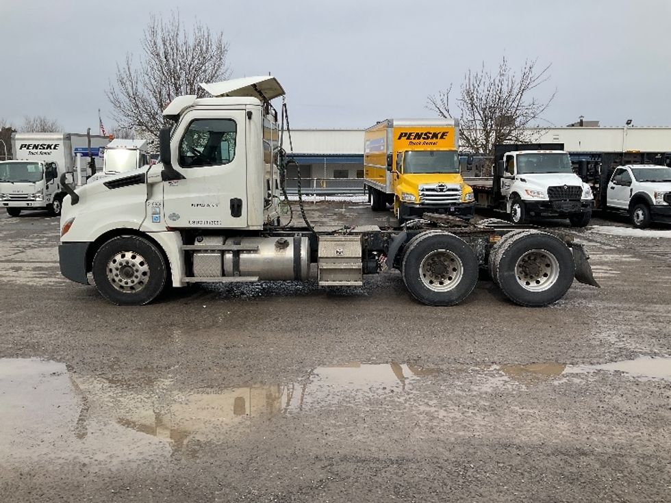 Day Cab Tractor-Heavy Duty Tractors-Freightliner-2019-T12664ST-Fredonia-NY-255,649\n\t\tmiles-$ 52,250 - Image 4