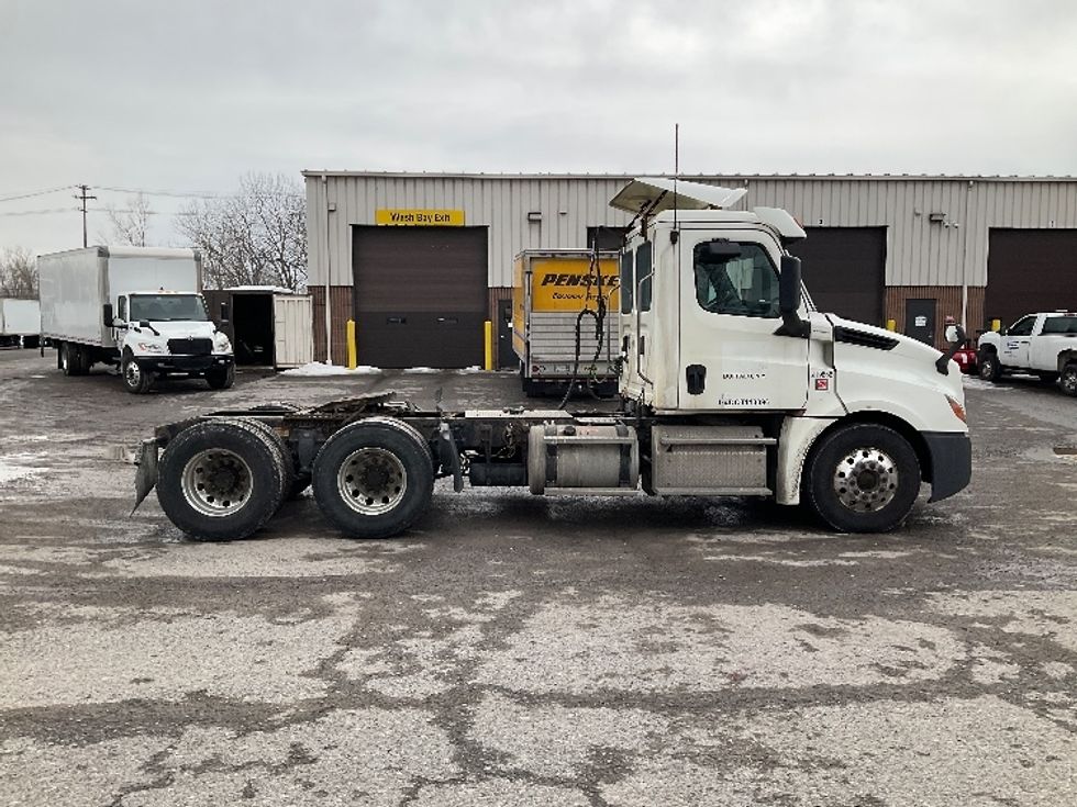 Day Cab Tractor-Heavy Duty Tractors-Freightliner-2019-T12664ST-Fredonia-NY-255,649\n\t\tmiles-$ 52,250 - Image 8