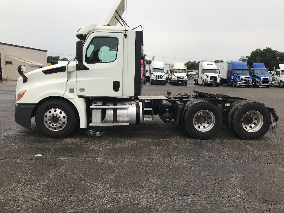 Day Cab Tractor-Heavy Duty Tractors-Freightliner-2019-T12664ST-Fredonia-NY-268,276\n\t\tmiles-$ 54,250 - Image 4