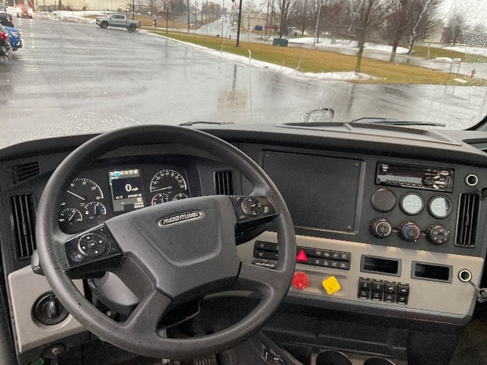 Day Cab Tractor-Heavy Duty Tractors-Freightliner-2019-T12664ST-Fredonia-NY-296,605\n\t\tmiles-$ 48,250 - Image 11