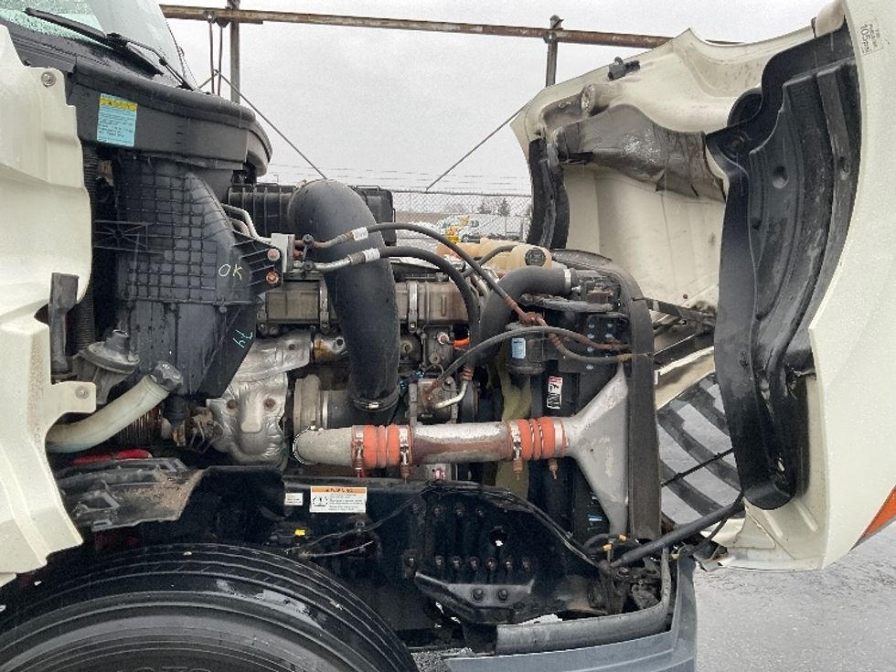 Day Cab Tractor-Heavy Duty Tractors-Freightliner-2019-T12664ST-Fredonia-NY-296,605\n\t\tmiles-$ 48,250 - Image 15