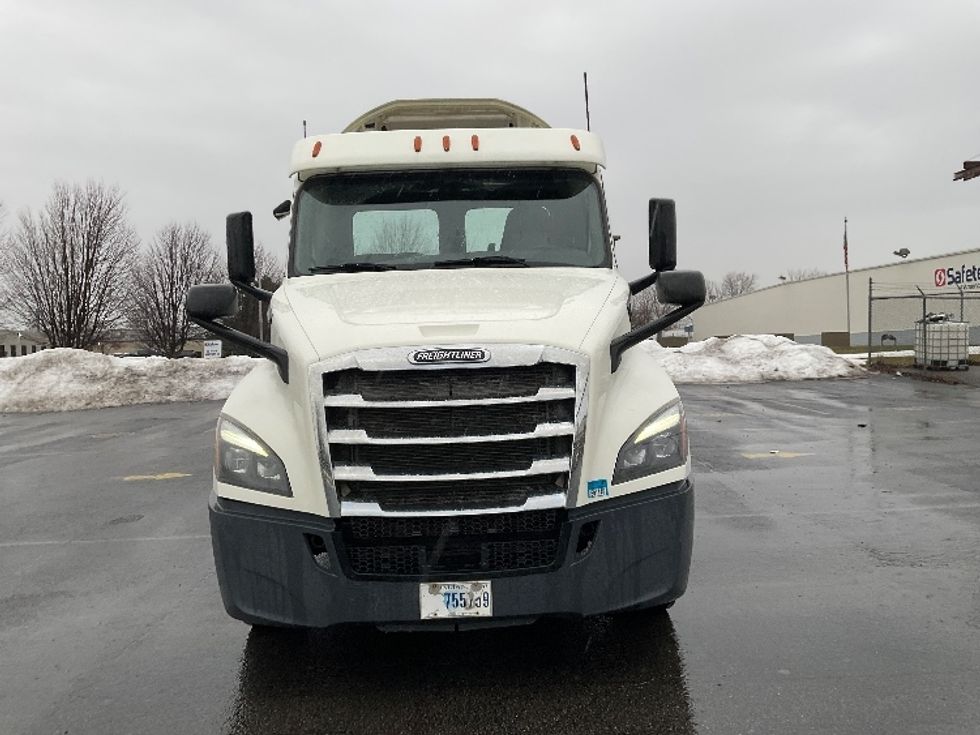 Day Cab Tractor-Heavy Duty Tractors-Freightliner-2019-T12664ST-Fredonia-NY-296,605\n\t\tmiles-$ 48,250 - Image 2