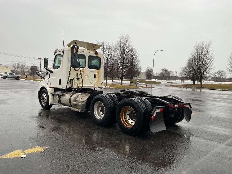 Day Cab Tractor-Heavy Duty Tractors-Freightliner-2019-T12664ST-Fredonia-NY-296,605\n\t\tmiles-$ 48,250 - Image 5