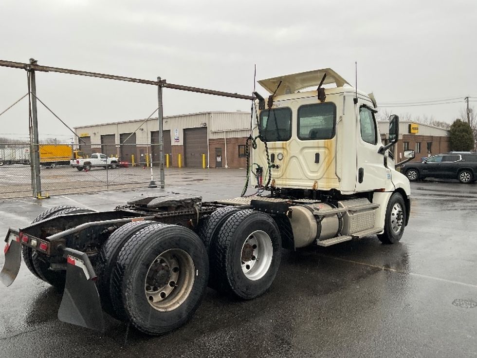 Day Cab Tractor-Heavy Duty Tractors-Freightliner-2019-T12664ST-Fredonia-NY-296,605\n\t\tmiles-$ 48,250 - Image 7