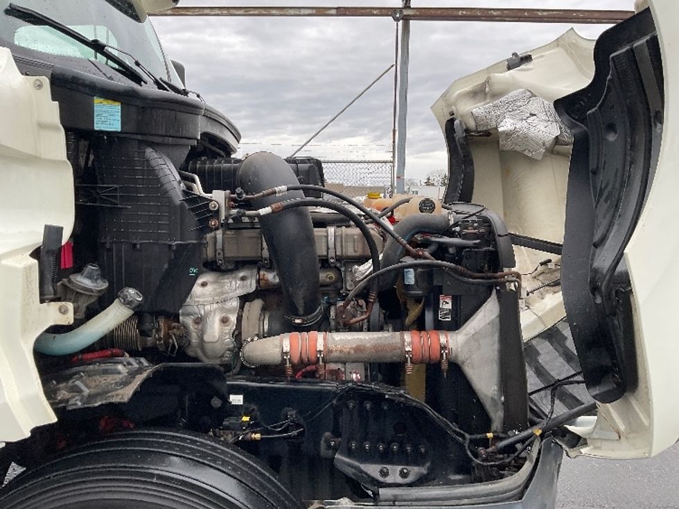 2019 Freightliner Cascadia 126" Day cab photo 15