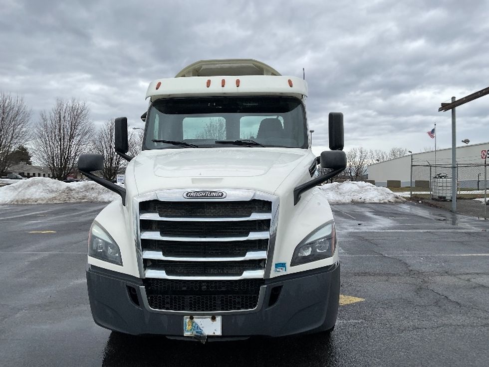 2019 Freightliner Cascadia 126" Day cab photo 2