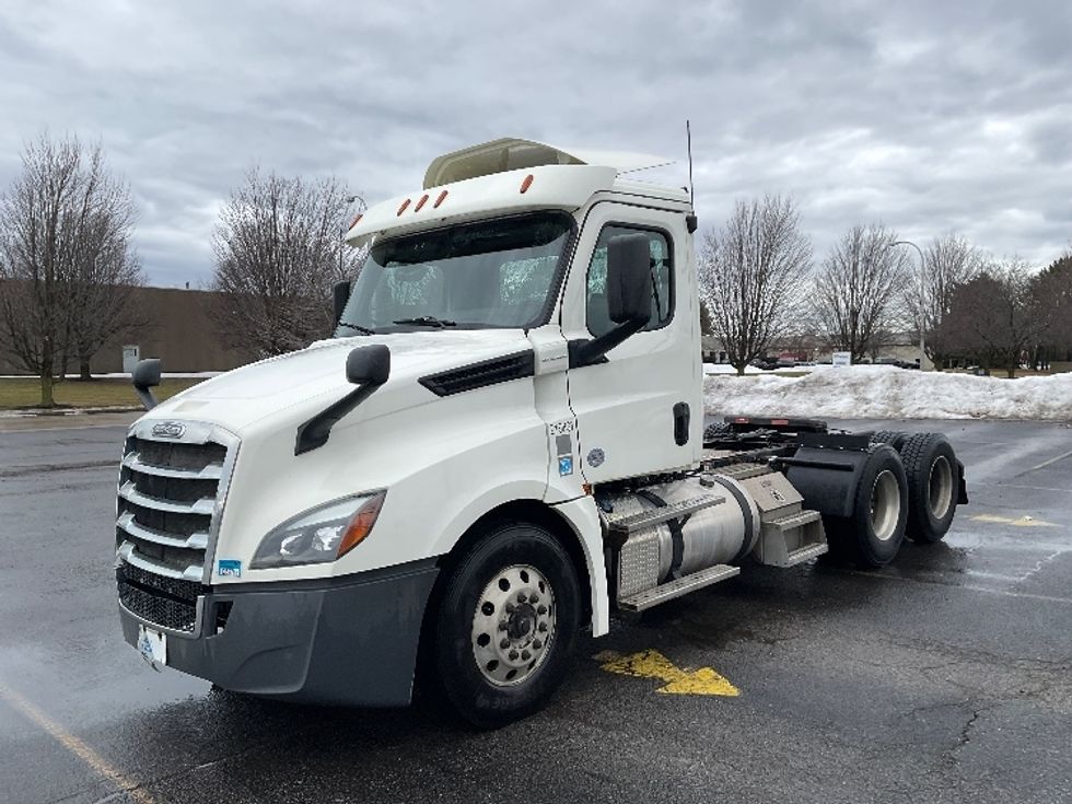 2019 Freightliner Cascadia 126" Day cab photo 3