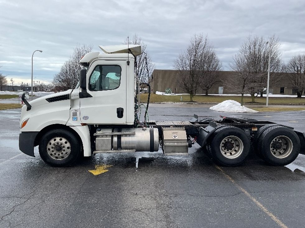 2019 Freightliner Cascadia 126" Day cab photo 4