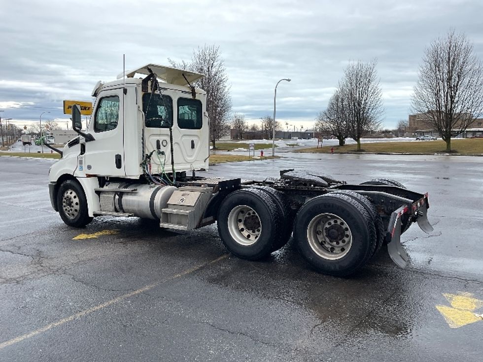 2019 Freightliner Cascadia 126" Day cab photo 5