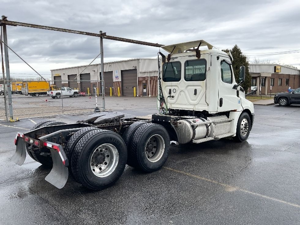 2019 Freightliner Cascadia 126" Day cab photo 7