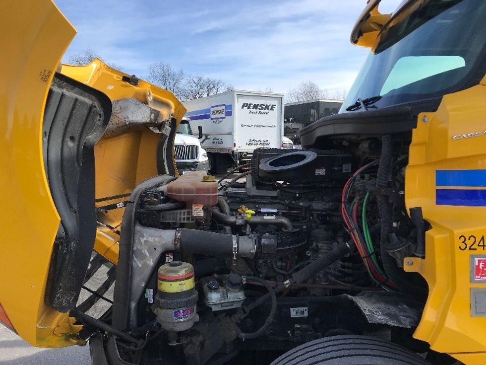 Day Cab Tractor-Heavy Duty Tractors-Freightliner-2019-T12664ST-Fredonia-NY-489,379\n\t\tmiles-$ 29,000 - Image 16