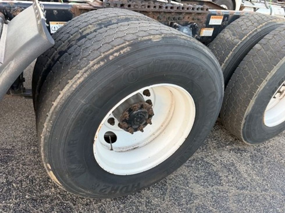 Day Cab Tractor-Heavy Duty Tractors-Freightliner-2019-T12664ST-Fredonia-NY-489,379\n\t\tmiles-$ 29,000 - Image 17