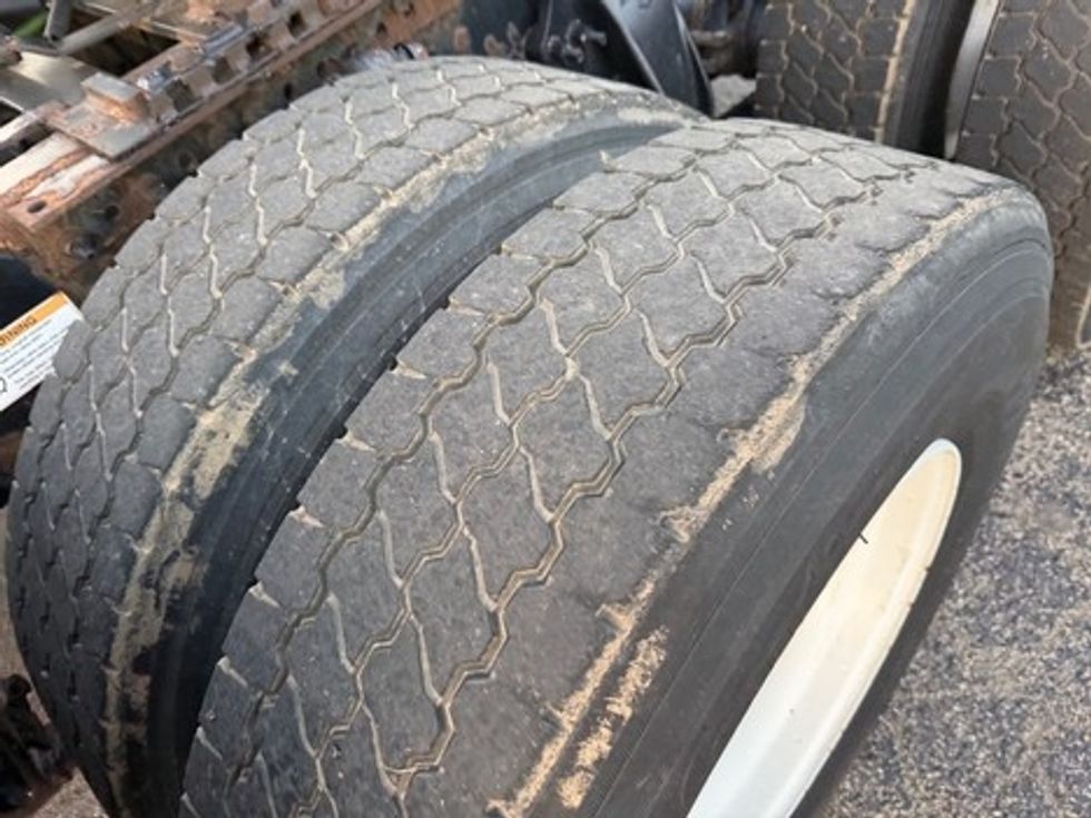 Day Cab Tractor-Heavy Duty Tractors-Freightliner-2019-T12664ST-Fredonia-NY-489,379\n\t\tmiles-$ 29,000 - Image 18